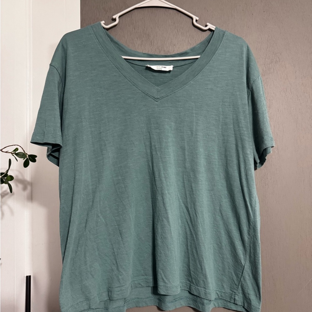 Double Zero V-neck Tee in Sage Green